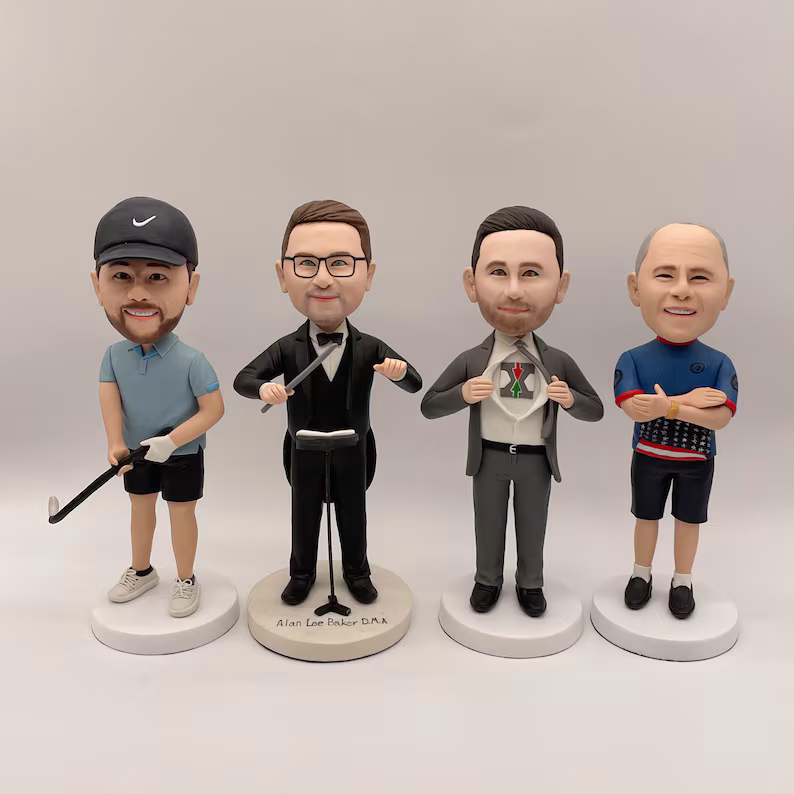 Fully Customizable Four Bobbleheads（person or pet）