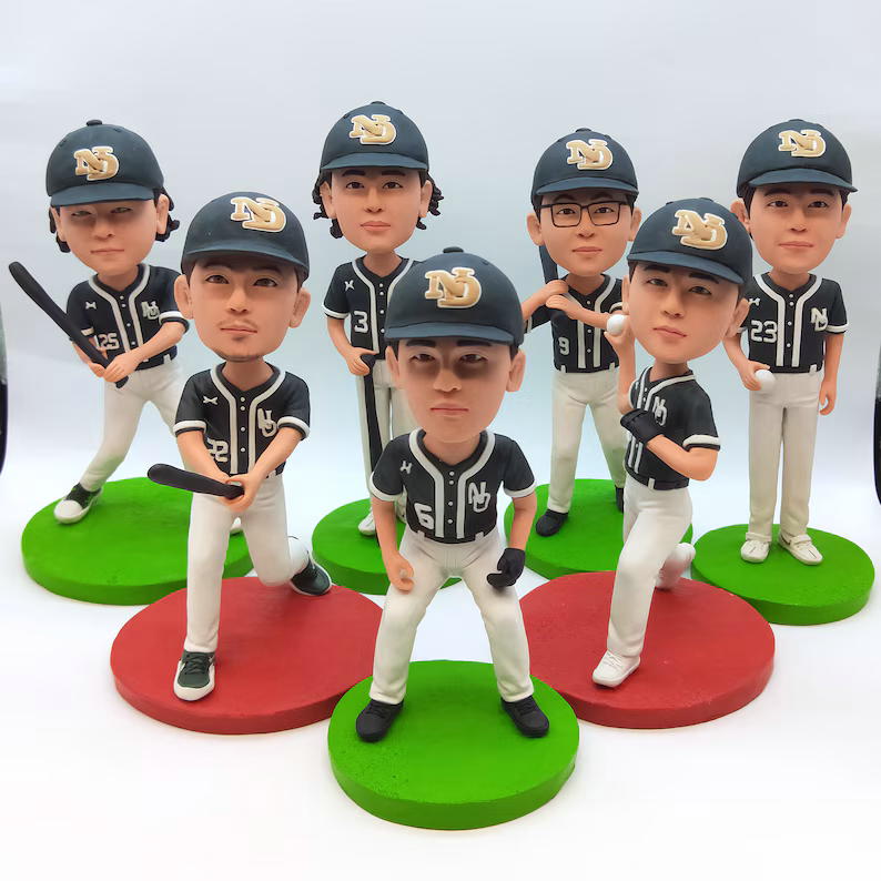 Fully Customizable Seven Bobbleheads（person or pet）Separate or whole