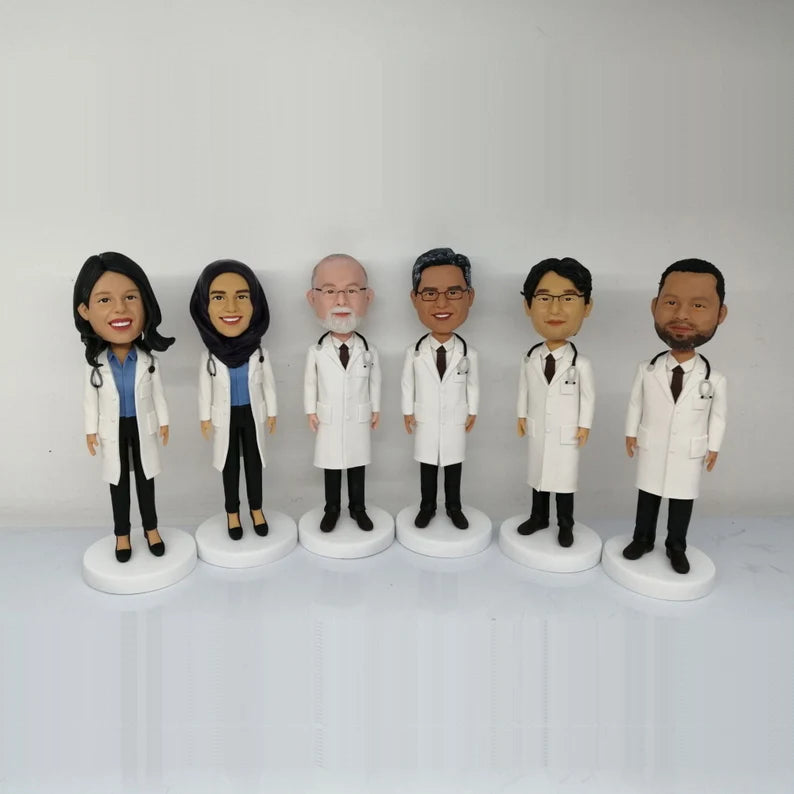 Fully Customizable Six Bobbleheads（person or pet）