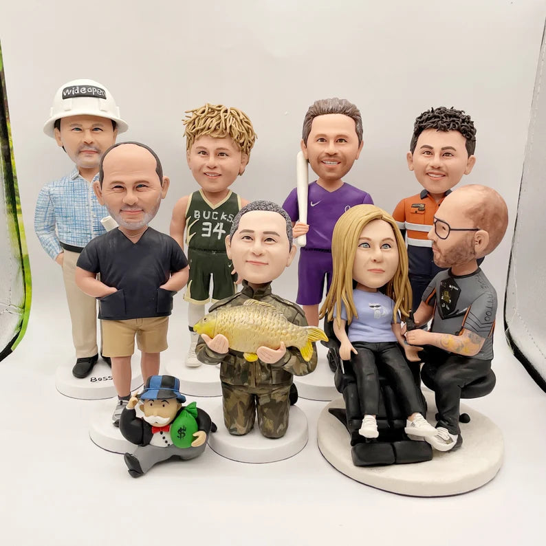 Fully Customizable Eight Bobbleheads（person or pet）Separate or whole